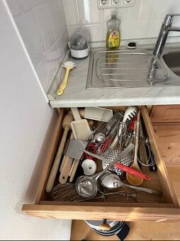 Kuchyňská linka z masivu, včetně spotřebičů, č. 4031 - 8