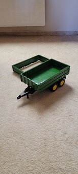 Bruder vlecka John Deere - 8