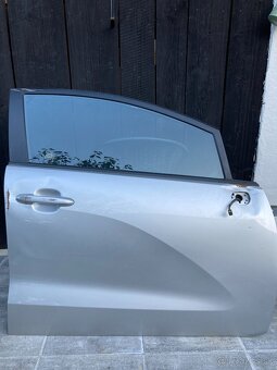 Kia rio 2012 - Vonkašie časti auta - 8