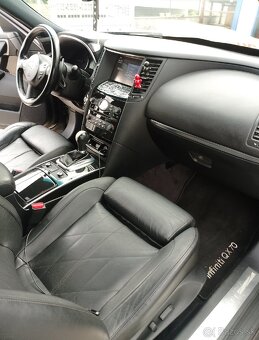 Infiniti QX70S - 8
