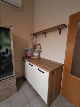 Nábytok do predajne aj do reštaurácie - 8