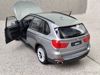 BMW X5 1:24 --------- 19 cm dĺžka ------- NOVÝ, KOVOVÝ MODEL - 8