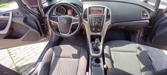 OPEL ASTRA J SPORTS TOURER 1.7 CDTI 81KW r.v. 5/2011 - 8