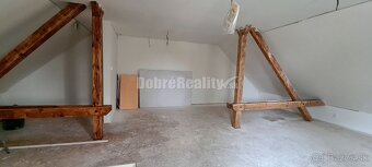 REZERVOVANÉ-objekt na bývanie aj podnikanie v centre obce Te - 8