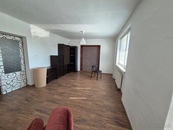 EXKLUZÍVNY DVOJGENERAČNÝ RODINNÝ DOM PO KOMPLETNEJ REKONŠTRU - 8