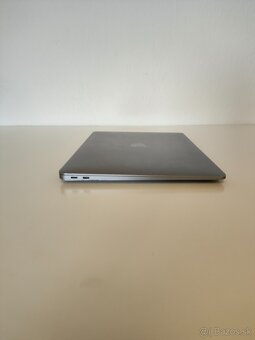 MacBook Air 2020 | i5 • 8GB • 256GB SSD - 8