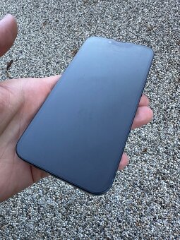 iPhone 13 - baterie 100% - 8