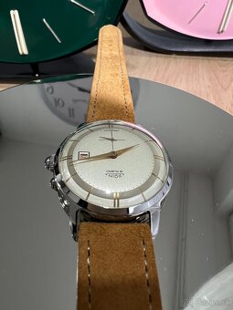 PRIM Traktor so sivým okružím - 8