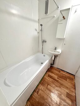 Predaj- veľký 2 izbový byt s balkónom 65 m2, Nové Zámky - 8
