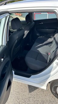 Hyundai i30 cw 1.6 crdi 85kw VGT - 8