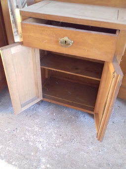 Zrkadlová skrinka - 8