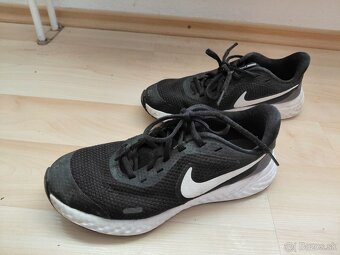 Tenisky Nike Revolution, 38 - 8