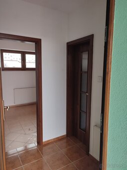 Obchodné priestory NOVOSTAVBA priamo na námesti - 8
