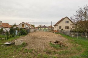 Exkluzívne na predaj stavebný pozemok v obci Kovarce - 8