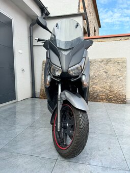 Yamaha X Max 250 Scooter - 8
