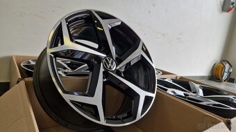 R18 ®️ Original VW Boneville 5x112 8J ET44 // Passat R line - 8