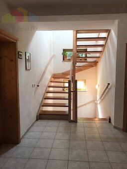 Rodinný dom 5+1 s dvojgarážou a pozemkom 2771 m², okres Doma - 8