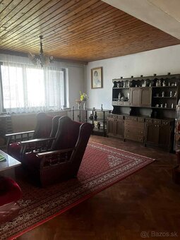 Na predaj: priestranný 5-izbový rodinný dom Holčikovce - 8
