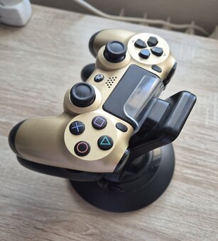Playstation 4 - 8