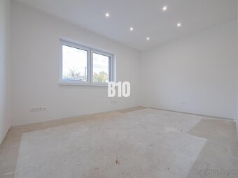 NADŠTANDARDNÝ bungalov s dobrou dostupnosťou na dialnicu - 8