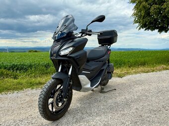 Aprilia SR gt 125 v záruke - 8