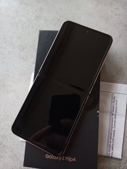 Samsung Galaxy Z Flip 4 - 8