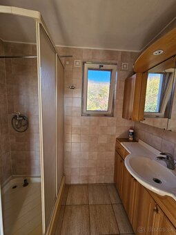 Rodinný dom s krásnym 1200m2 slnečným pozemkom - 8