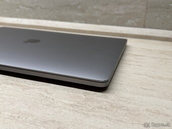 Apple MacBook Pro 16" 2019 i7 6C/ 16GB RAM/ 512GB - 8