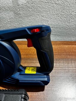 Aku vysávač a fúkač - 8