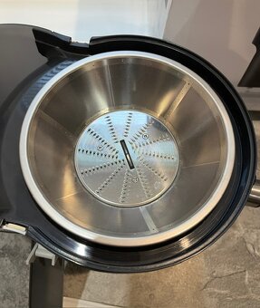 Odšťavovač Bosch MES25A0 700w - 8