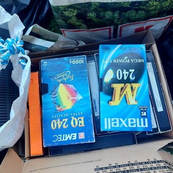 VHS kazety+prehravače - 8