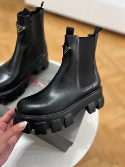 Prada kotnikove cizmy v komplet baleni - 8