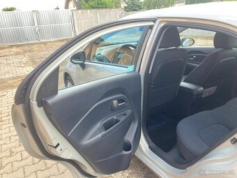 KIA RIO - 8