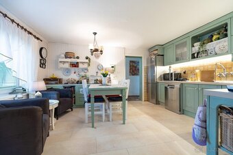 Veľký 6-izb RD, bazén, klíma 23 ár pozemok / Krásna-Opátska - 8