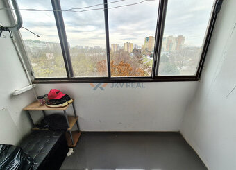 NA PREDAJ PRÍJEMNÝ 3-IZB.BYT S LOGGIOU V OBĽÚBENEJ ČASTI PET - 8