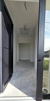 Velky 5 izbovy bungalov 15 min od Kosic - 8