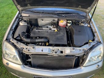 Opel Vectra 2.2 - 8