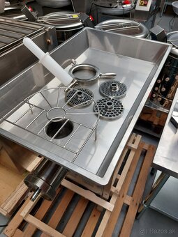 Mlynček na mäso 42 Mäsiarský vlček rezačka mäsa 42 - 8