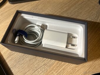 iPhone 8 64GB Black - 8