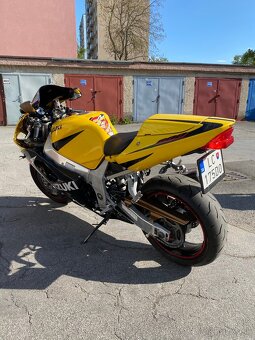 Suzuki GSX-R 600 K1 - 8