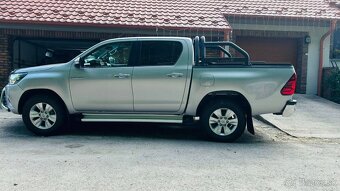 Toyota Hilux 2,4D 4D 11 kW Manual 6st - 8