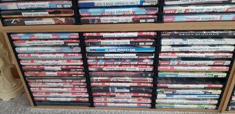 Predám 10 poličiek na DVD kazety vrátane kaziet - 8