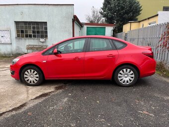 Opel Astra Notchback - 8