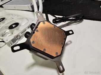 Corsair iCue H100i Elite Capellix 240mm - 8