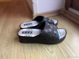 čierne dámske lodičky(4€) a čierne šľapky(4€) - 8