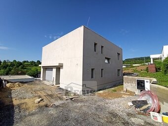 Rodinný rozost. dom so štedrým priestorom, Bitarová pri ZA - 8