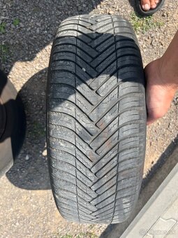 Predám plechové disky 5x112 s celoročnými pneu 195/65 R15 - 8