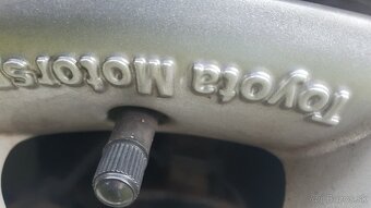 Alu disky 5x114,3 R18 7,5 J ET45 - 8