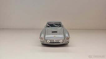1:18 FERRARI 250GT BERLINETTA - 8
