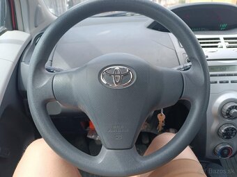 Toyota yaris - 8